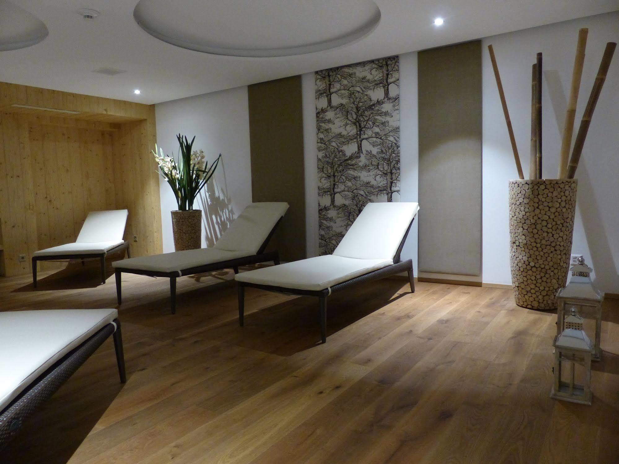 Hotel Alpina Klosters Buitenkant foto
